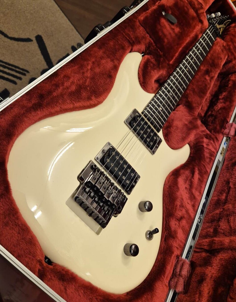 IBANEZ JS1000 WHITE JOE SATRIANI SIGNATURE