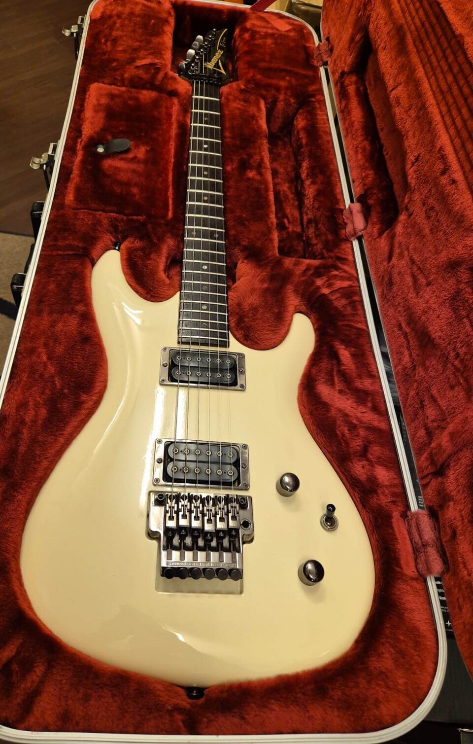 IBANEZ JS1000 WHITE JOE SATRIANI SIGNATURE