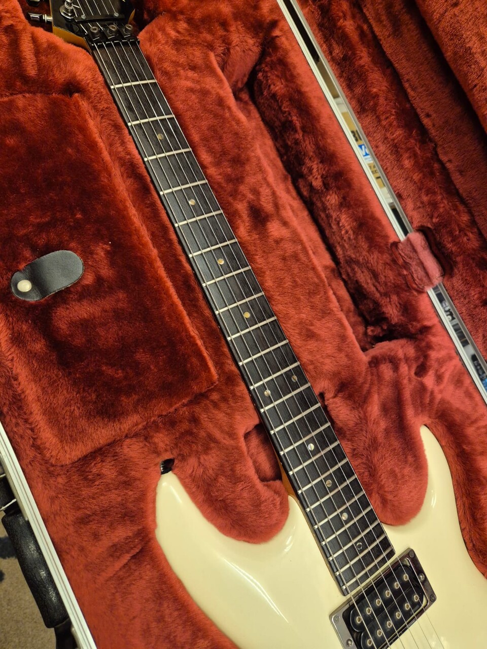 IBANEZ JS1000 WHITE JOE SATRIANI SIGNATURE