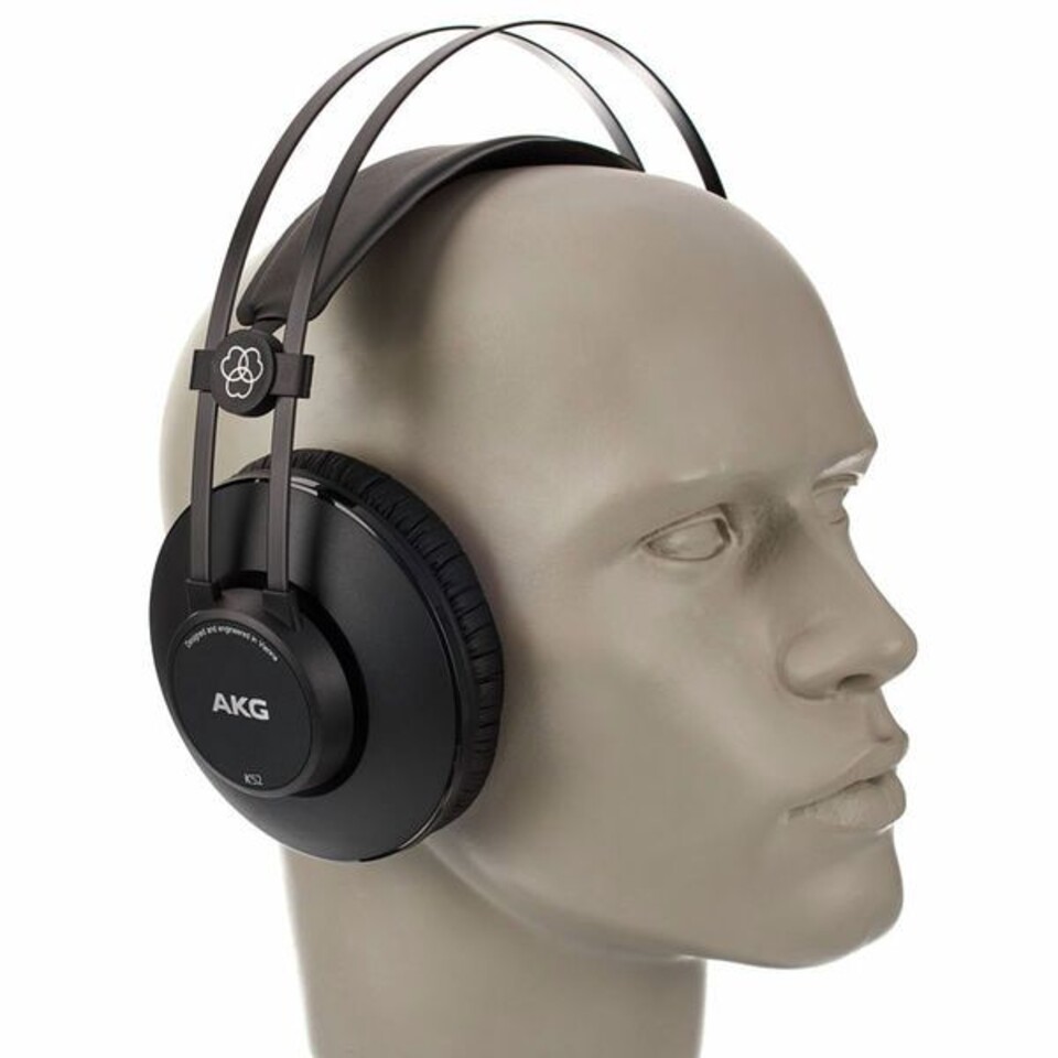 AKG K52