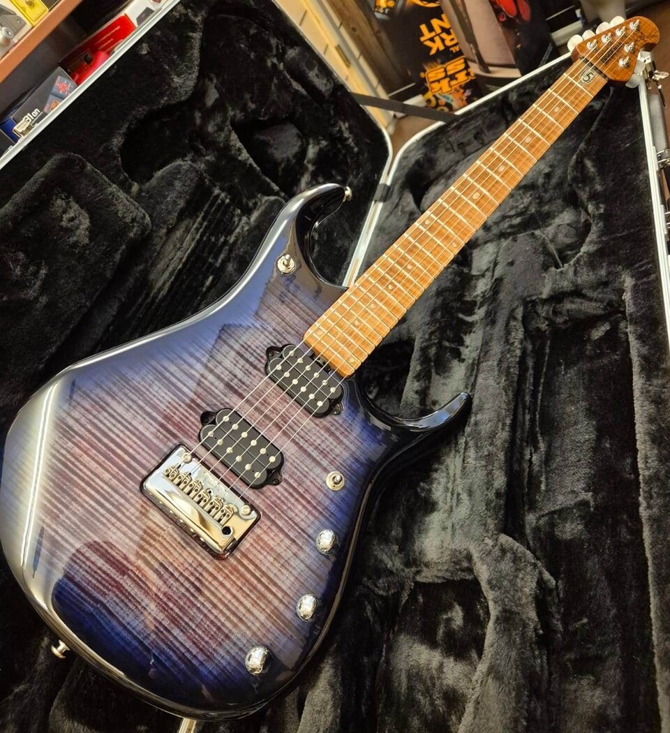 MUSIC MAN JP15 JOHN PETRUCCI SIGNATURE FLAME TOP PURPLE NEBULA