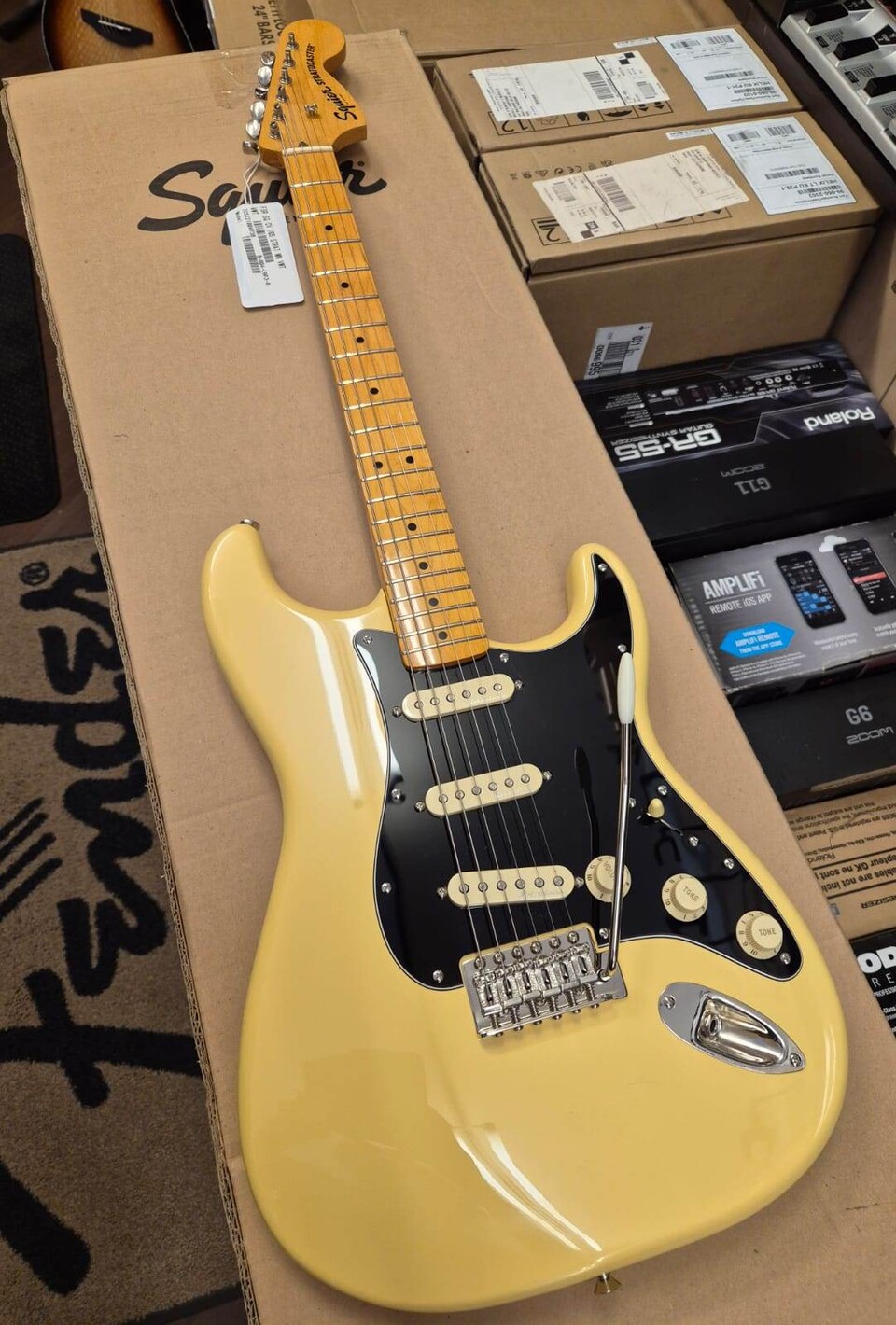 SQUIER FSR CLASSIC VIBE 70s CUSTOMIZZATA STRATOCASTER VINTAGE WHITE