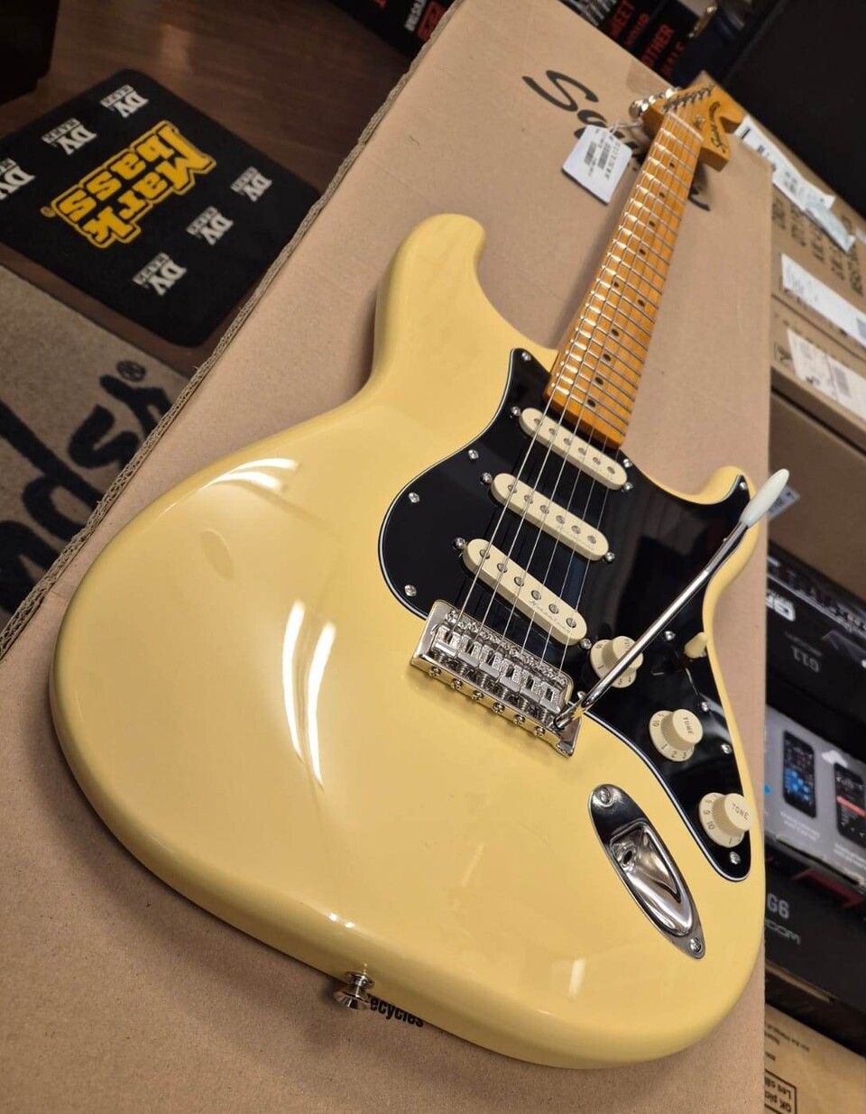 SQUIER FSR CLASSIC VIBE 70s CUSTOMIZZATA STRATOCASTER VINTAGE WHITE