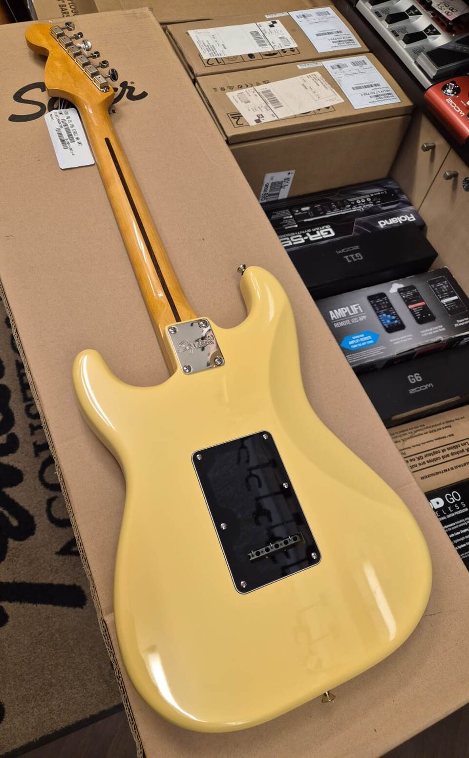 SQUIER FSR CLASSIC VIBE 70s CUSTOMIZZATA STRATOCASTER VINTAGE WHITE