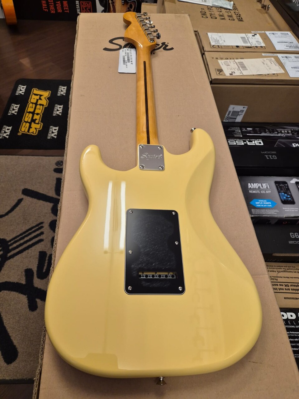 SQUIER FSR CLASSIC VIBE 70s CUSTOMIZZATA STRATOCASTER VINTAGE WHITE