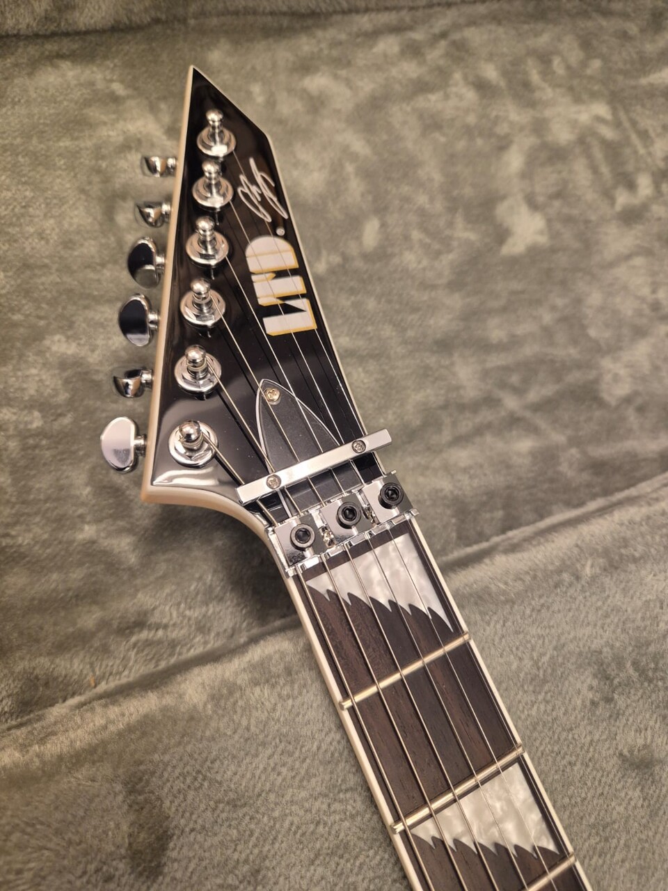 ESP LTD ALEXI LAIHO SAWTOOTH SE 20th ANNIVERSARY BLACK WHITE PINSTRIPE