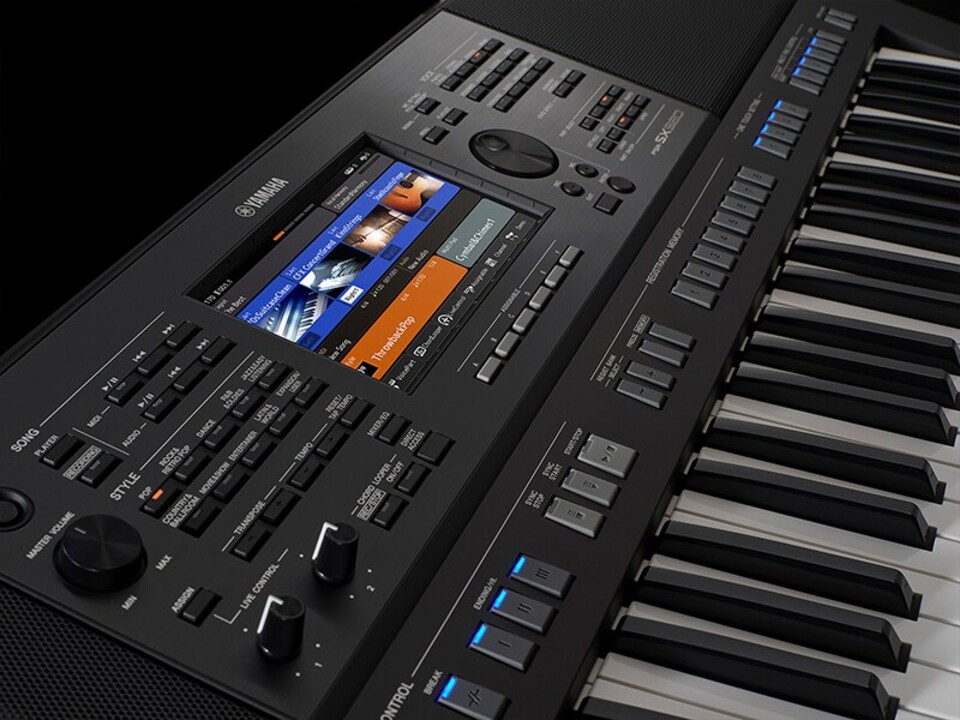 YAMAHA PSR SX720+