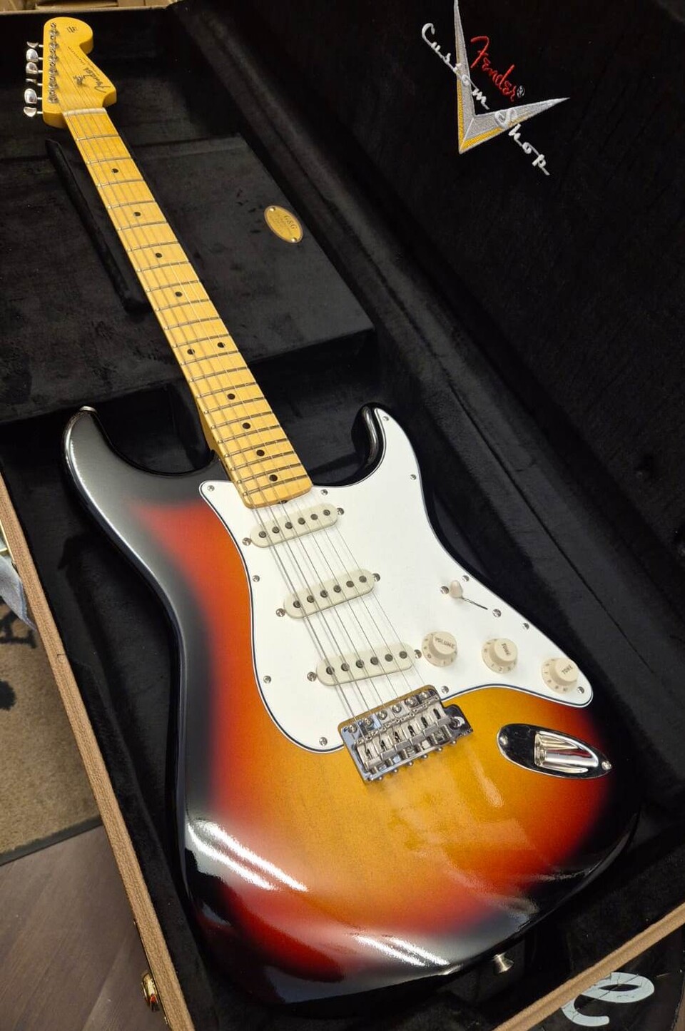 FENDER CUSTOM SHOP STRATOCASTER VINTAGE CUSTOM 1962 NOS 3-COLOR SUNBURST