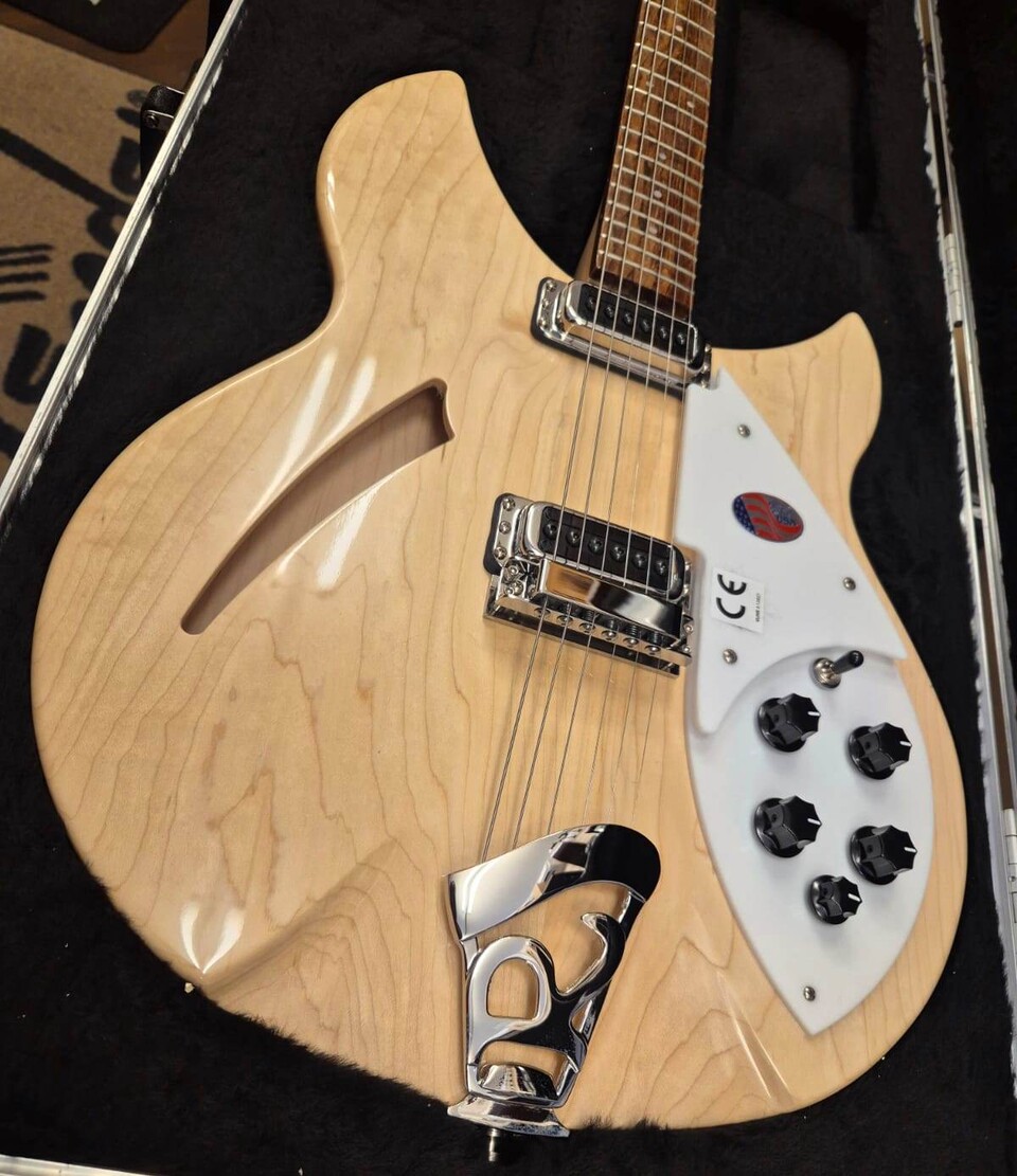 RICKENBACKER 330 MAPLE GLO