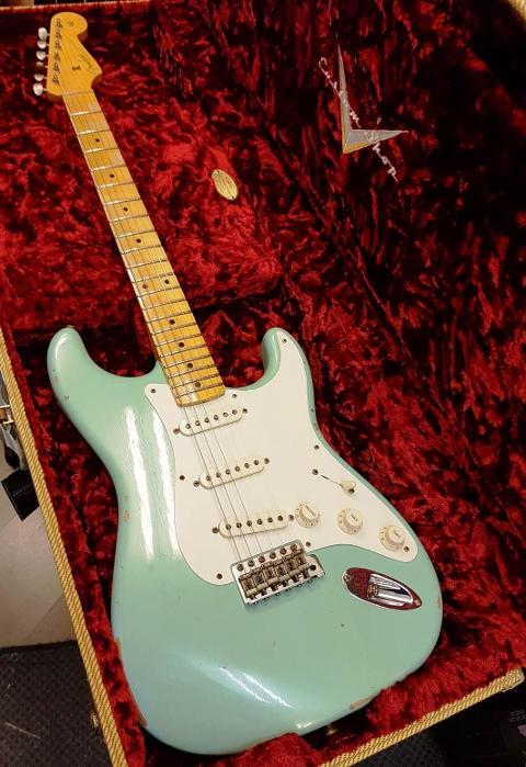 FENDER CUSTOM SHOP '57 STRATOCASTER RELIC MN FADED AGED DAPHNE BLUE
