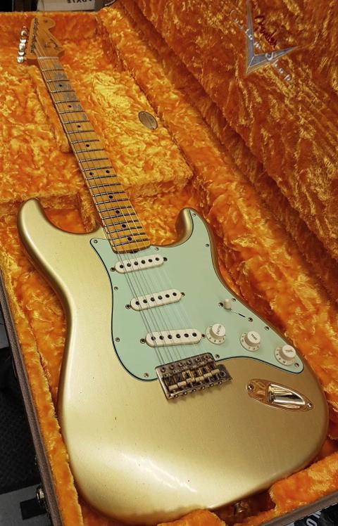 FENDER CUSTOM SHOP LIMITED EDITION BONE TONE '62 STRATOCASTER JOURNEYMAN RELIC MN AGED AZTEC GOLD