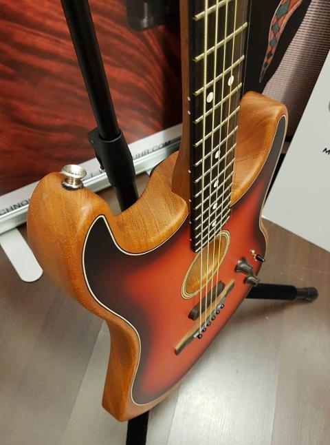 FENDER ACOUSTASONIC STRATOCASTER 3 COLOR SUNBURST
