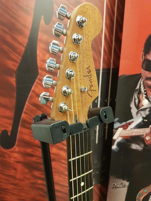 FENDER ACOUSTASONIC STRATOCASTER 3 COLOR SUNBURST