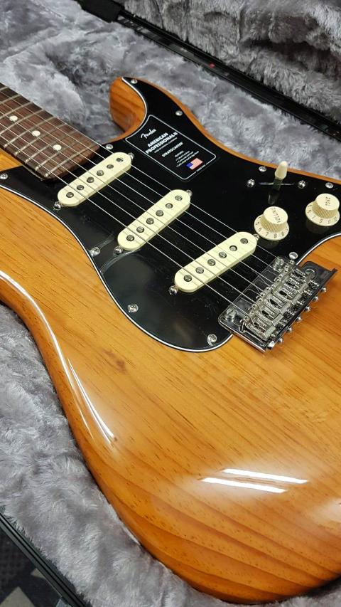 FENDER AMERICAN PROFESSIONAL II STRATOCASTER RW ROASTED PINE