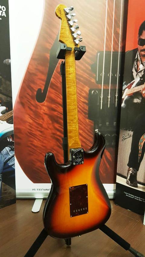 Fender Custom Shop American Custom Stratocaster NOS Rosewood Fingerboard Chocolate 3-Color Sunburst