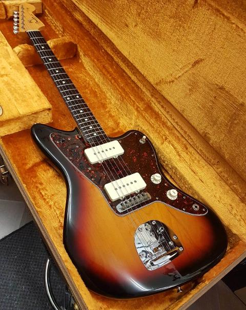 FENDER AMERICAN VINTAGE 62 JAZZMASTER 3 COLOR SUNBURST