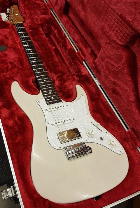IBANEZ AZ2204N AWD ANTIQUE WHITE BLONDE PRESTIGE SERIES
