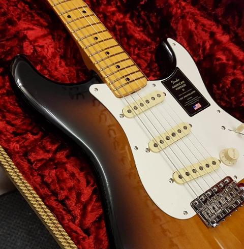 FENDER AMERICAN VINTAGE II 1957 STRATOCASTER MN 2 COLOR SUNBURST