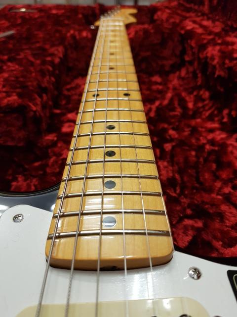FENDER AMERICAN VINTAGE II 1957 STRATOCASTER MN 2 COLOR SUNBURST