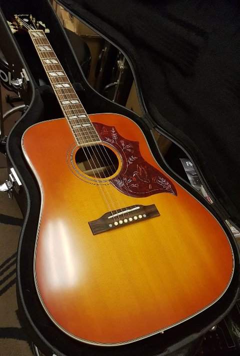 EPIPHONE MASTERBILT HUMMINGBIRD INSPIRED BY GIBSON  AGED CHERRY SUNBURST GLOSS