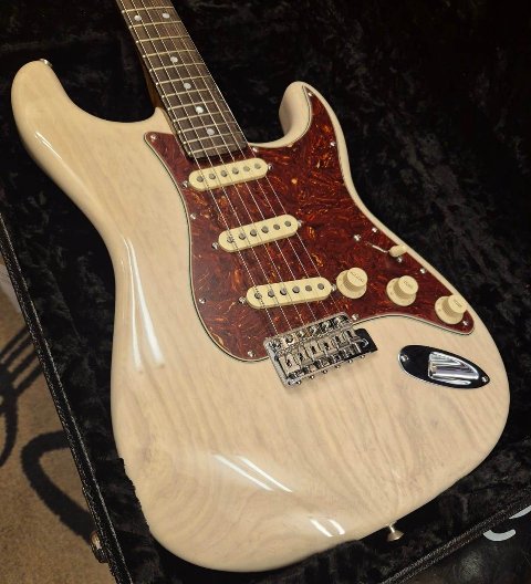 FENDER CUSTOM SHOP AMERICAN CUSTOM STRATOCASTER AGED WHITE BLONDE