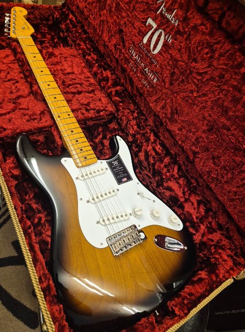 FENDER 70th ANNIVERSARY AMERICAN VINTAGE II 1954 STRATOCASTER MP 2C SUNBURST