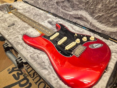 FENDER LIMITED EDITION AMERICAN PROFESSIONAL II STRATOCASTER EB CANDY APPLE RED