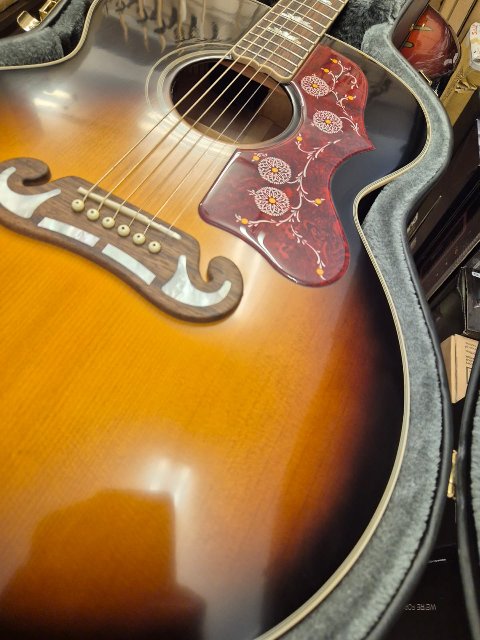 EPIPHONE INSPIRED BY GIBSON J200 CON ASTUCCIO ORIGINALE