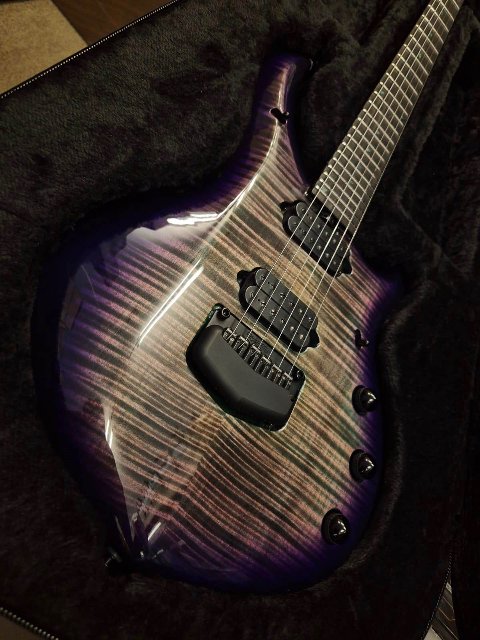 Music Man Majesty Crystal Amethyst Limited Edition 2023 N.46/125 Petrucci Signature Flame Maple Top