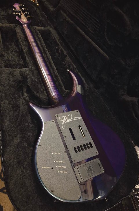 Music Man Majesty Crystal Amethyst Limited Edition 2023 N.46/125 Petrucci Signature Flame Maple Top