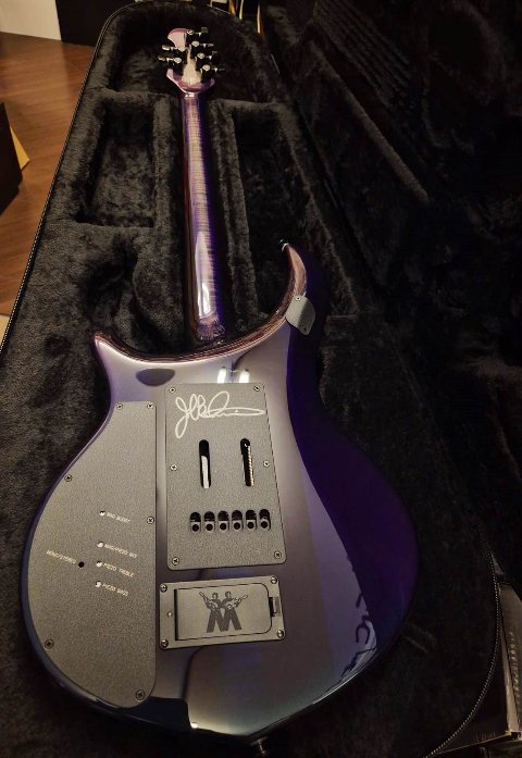 Music Man Majesty Crystal Amethyst Limited Edition 2023 N.46/125 Petrucci Signature Flame Maple Top