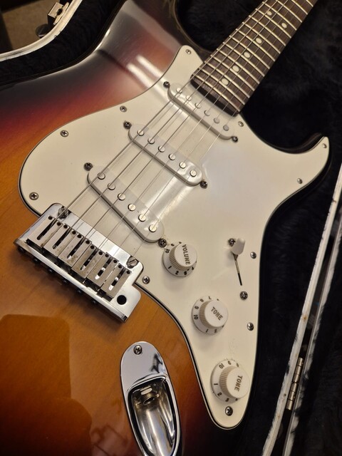 FENDER AMERICAN STANDARD STRATOCASTER SUNBURST 1998