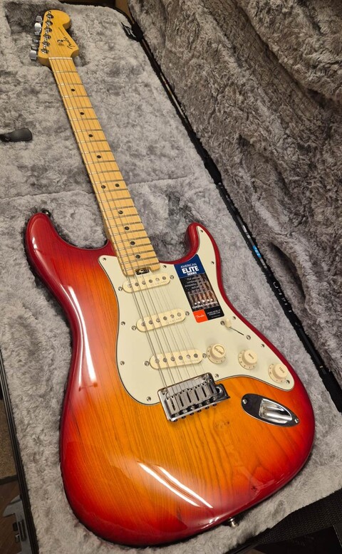 FENDER AMERICAN ELITE STRATOCASTER MN AGED CHERRY BURST
