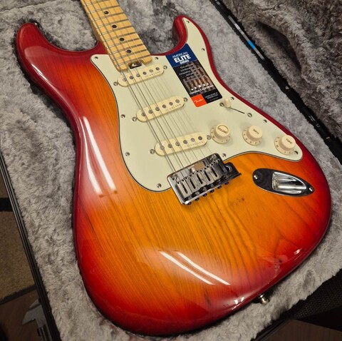 FENDER AMERICAN ELITE STRATOCASTER MN AGED CHERRY BURST