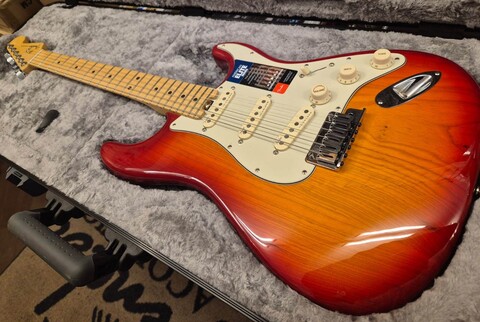 FENDER AMERICAN ELITE STRATOCASTER MN AGED CHERRY BURST