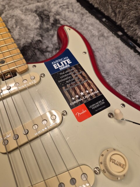 FENDER AMERICAN ELITE STRATOCASTER MN AGED CHERRY BURST