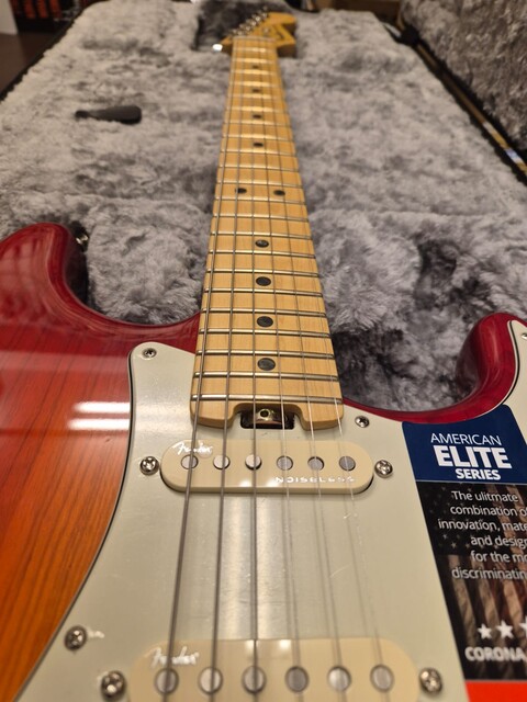 FENDER AMERICAN ELITE STRATOCASTER MN AGED CHERRY BURST