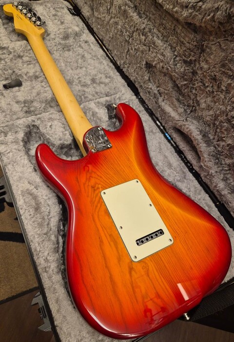 FENDER AMERICAN ELITE STRATOCASTER MN AGED CHERRY BURST