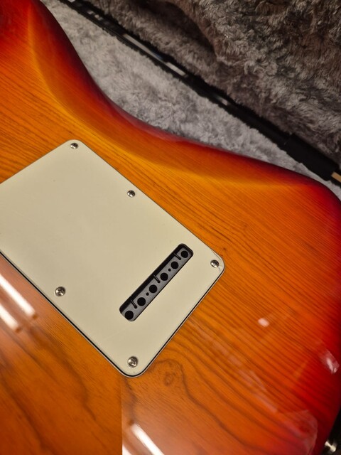 FENDER AMERICAN ELITE STRATOCASTER MN AGED CHERRY BURST