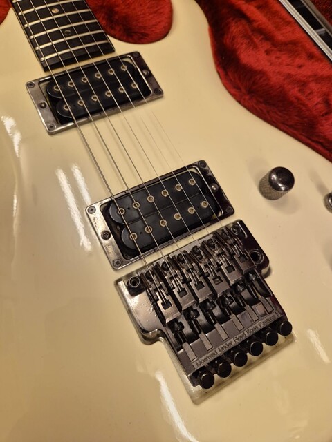 IBANEZ JS1000 WHITE JOE SATRIANI SIGNATURE