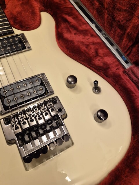 IBANEZ JS1000 WHITE JOE SATRIANI SIGNATURE