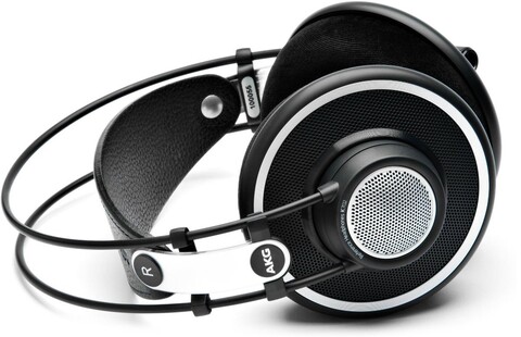 AKG K702