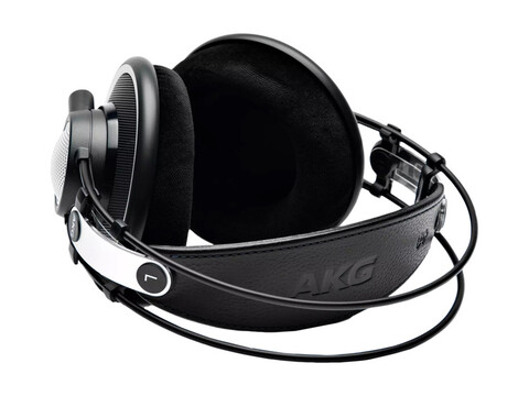AKG K702