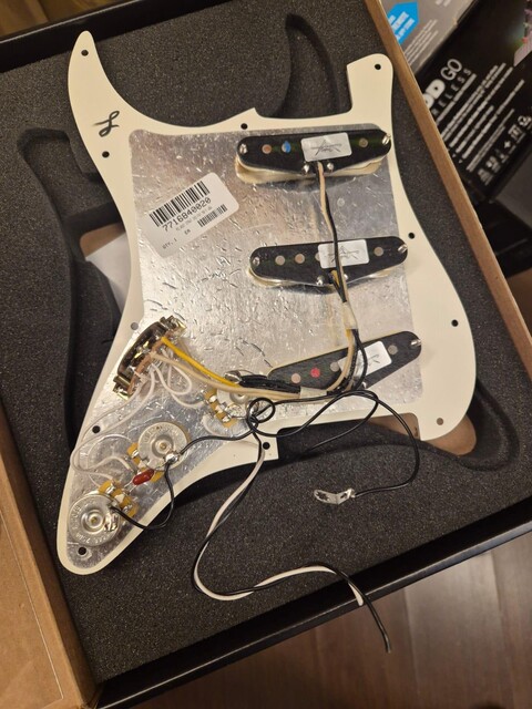 FENDER PRE WIRED STRAT CUSTOM SHOP FAT 50 (NUOVO MA CON PICK UP CENTRALE NON FUNZIONANTE)