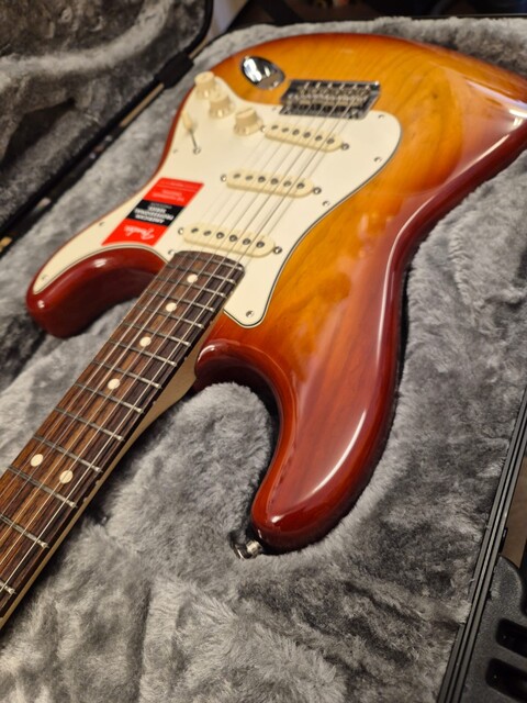 FENDER AMERICAN PROFESSIONAL STRATOCASTER RW SIENNA SUNBURST