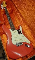 FENDER AMERICAN VINTAGE II 1961 STRATOCASTER FIESTA RED