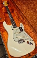 FENDER AMERICAN VINTAGE II 1961 STRATOCASTER OLYMPIC WHITE