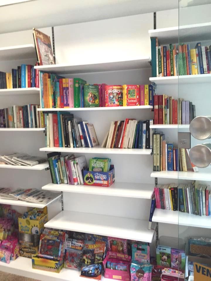 Arredi per Edicola, a Caltagiorne
