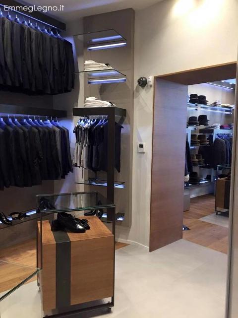 Arredi per per negozio d'Abbigliamento, a Caltagirone