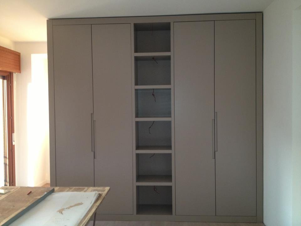 Armadio in legno, Legno listellare laccato